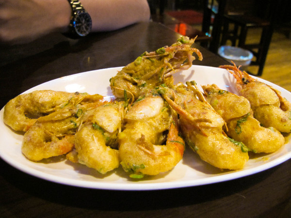 一品活蝦(市民店)：(胖樺食記)台北市一品活蝦·市民店提供多元創意鮮蝦料理。湯品及其他菜色表現依舊亮眼。