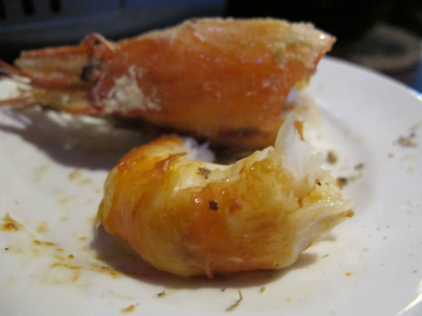 一品活蝦(市民店)：(胖樺食記)台北市一品活蝦·市民店提供多元創意鮮蝦料理。湯品及其他菜色表現依舊亮眼。