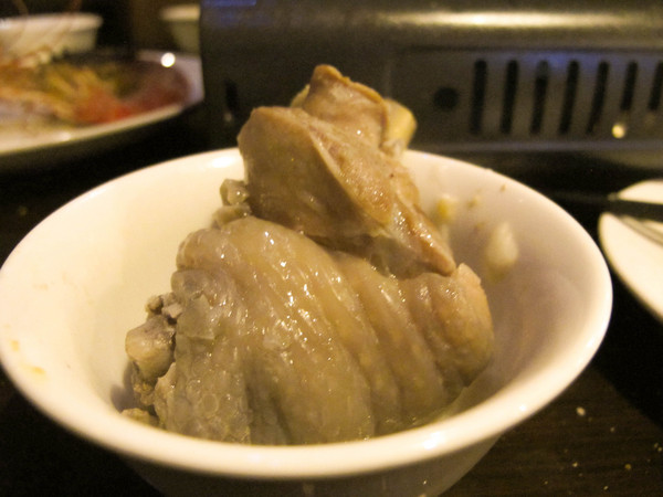 一品活蝦(市民店)：(胖樺食記)台北市一品活蝦·市民店提供多元創意鮮蝦料理。湯品及其他菜色表現依舊亮眼。