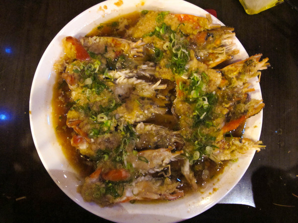 一品活蝦(市民店)：(胖樺食記)台北市一品活蝦·市民店提供多元創意鮮蝦料理。湯品及其他菜色表現依舊亮眼。