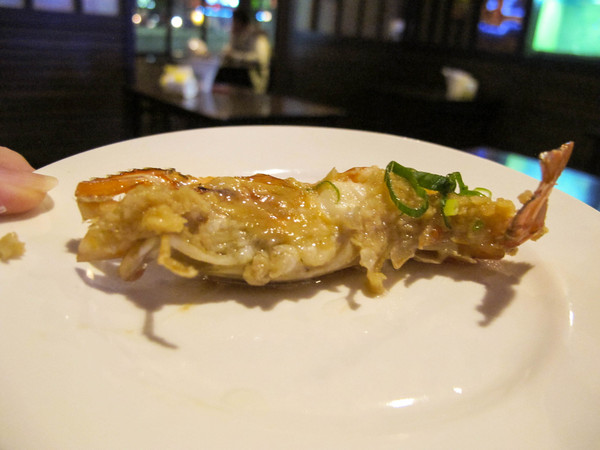 一品活蝦(市民店)：(胖樺食記)台北市一品活蝦·市民店提供多元創意鮮蝦料理。湯品及其他菜色表現依舊亮眼。