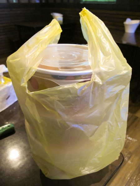 一品活蝦(市民店)：(胖樺食記)台北市一品活蝦·市民店提供多元創意鮮蝦料理。湯品及其他菜色表現依舊亮眼。