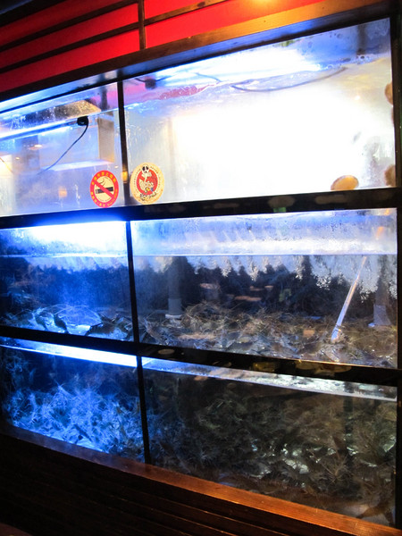 一品活蝦(市民店)：(胖樺食記)台北市一品活蝦·市民店提供多元創意鮮蝦料理。湯品及其他菜色表現依舊亮眼。