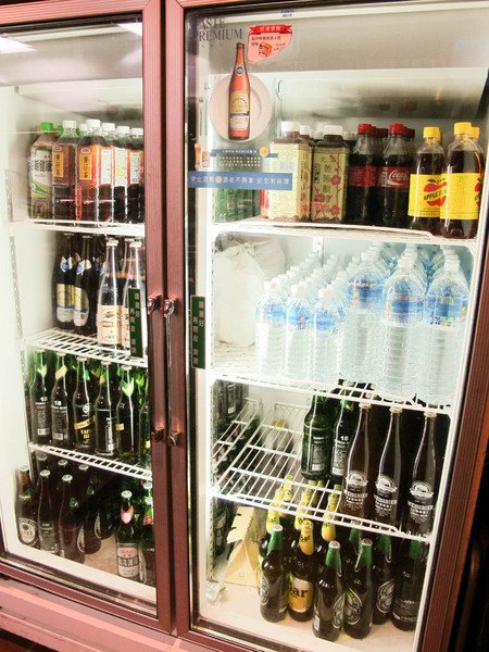 一品活蝦(市民店)：(胖樺食記)台北市一品活蝦·市民店提供多元創意鮮蝦料理。湯品及其他菜色表現依舊亮眼。