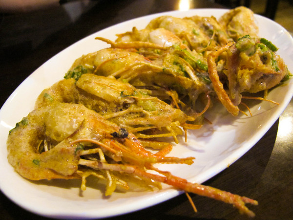 一品活蝦(市民店)：(胖樺食記)台北市一品活蝦·市民店提供多元創意鮮蝦料理。湯品及其他菜色表現依舊亮眼。