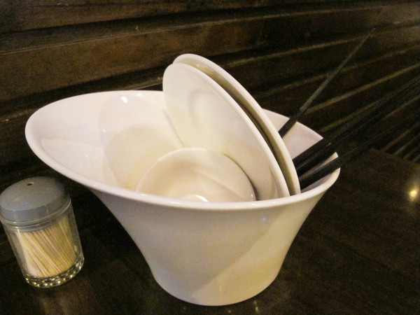 一品活蝦(市民店)：(胖樺食記)台北市一品活蝦·市民店提供多元創意鮮蝦料理。湯品及其他菜色表現依舊亮眼。