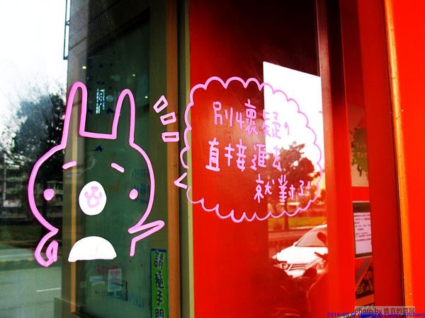 Curry+ Kitchen 誠欣廚房:(台南。安平區美食)『誠欣廚房 Curry+ Kitchen 』運河旁的 寵物友善餐廳。平價美味大份量的早午餐。鬆餅酥脆可口。自製果醬甜如蜜,看得到整顆草莓呢!