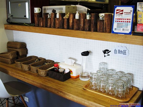 Curry+ Kitchen 誠欣廚房:(台南。安平區美食)『誠欣廚房 Curry+ Kitchen 』運河旁的 寵物友善餐廳。平價美味大份量的早午餐。鬆餅酥脆可口。自製果醬甜如蜜,看得到整顆草莓呢!