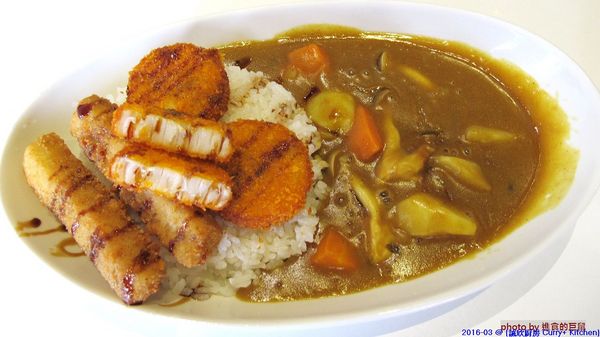 Curry+ Kitchen 誠欣廚房:(台南。安平區美食)『誠欣廚房 Curry+ Kitchen 』運河旁的 寵物友善餐廳。平價美味大份量的早午餐。鬆餅酥脆可口。自製果醬甜如蜜,看得到整顆草莓呢!