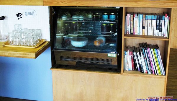 Curry+ Kitchen 誠欣廚房:(台南。安平區美食)『誠欣廚房 Curry+ Kitchen 』運河旁的 寵物友善餐廳。平價美味大份量的早午餐。鬆餅酥脆可口。自製果醬甜如蜜,看得到整顆草莓呢!