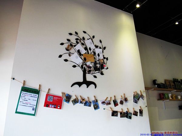 Curry+ Kitchen 誠欣廚房:(台南。安平區美食)『誠欣廚房 Curry+ Kitchen 』運河旁的 寵物友善餐廳。平價美味大份量的早午餐。鬆餅酥脆可口。自製果醬甜如蜜,看得到整顆草莓呢!