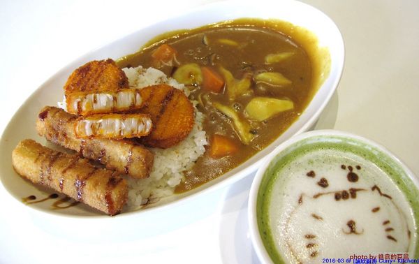 Curry+ Kitchen 誠欣廚房:(台南。安平區美食)『誠欣廚房 Curry+ Kitchen 』運河旁的 寵物友善餐廳。平價美味大份量的早午餐。鬆餅酥脆可口。自製果醬甜如蜜,看得到整顆草莓呢!