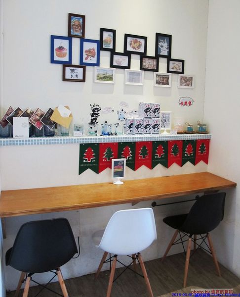 Curry+ Kitchen 誠欣廚房:(台南。安平區美食)『誠欣廚房 Curry+ Kitchen 』運河旁的 寵物友善餐廳。平價美味大份量的早午餐。鬆餅酥脆可口。自製果醬甜如蜜,看得到整顆草莓呢!