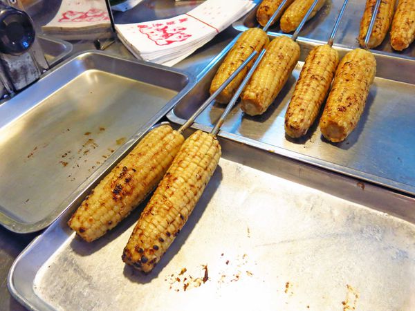 【三重美食】萬里香燜烤珍珠玉米-軟Q軟Q口感烤玉米