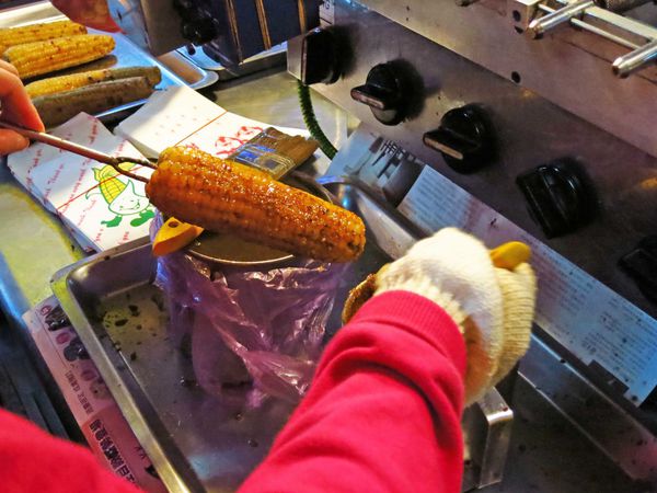 【三重美食】萬里香燜烤珍珠玉米-軟Q軟Q口感烤玉米