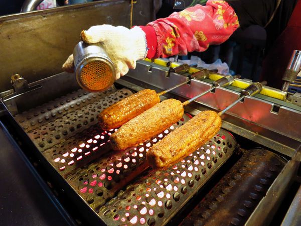 【三重美食】萬里香燜烤珍珠玉米-軟Q軟Q口感烤玉米