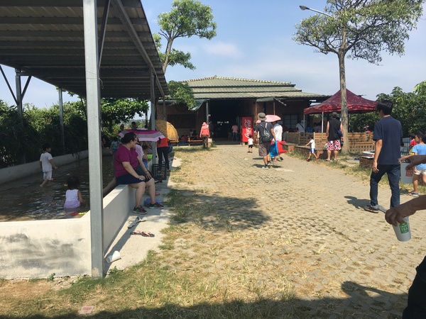 Go Bear溝貝親子休閒農莊：[新竹竹北親子遊] Go Bear 溝貝親子休閒農莊*撈魚*玩沙.玩水.釣魚 休閒的好趣處