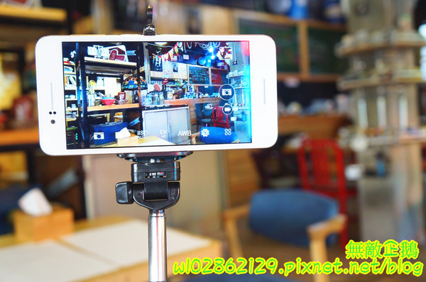 鐵木匠複合式餐廳：【台南-永康區】站著拍+坐著拍=怎麼拍都好看!~自拍神器《鐵木匠複合式餐廳》