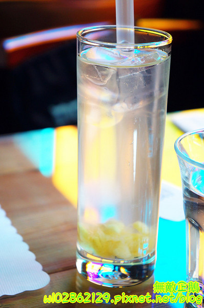 鐵木匠複合式餐廳：【台南-永康區】站著拍+坐著拍=怎麼拍都好看!~自拍神器《鐵木匠複合式餐廳》