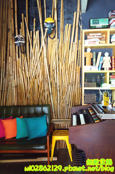 鐵木匠複合式餐廳：【台南-永康區】站著拍+坐著拍=怎麼拍都好看!~自拍神器《鐵木匠複合式餐廳》