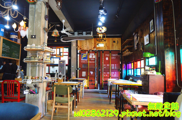 鐵木匠複合式餐廳：【台南-永康區】站著拍+坐著拍=怎麼拍都好看!~自拍神器《鐵木匠複合式餐廳》