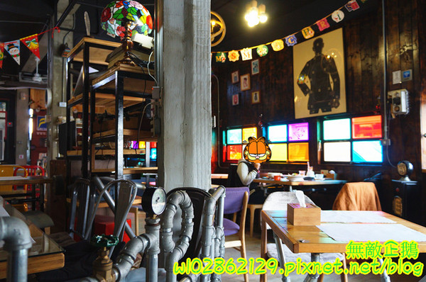 鐵木匠複合式餐廳：【台南-永康區】站著拍+坐著拍=怎麼拍都好看!~自拍神器《鐵木匠複合式餐廳》