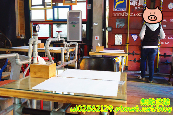 鐵木匠複合式餐廳：【台南-永康區】站著拍+坐著拍=怎麼拍都好看!~自拍神器《鐵木匠複合式餐廳》