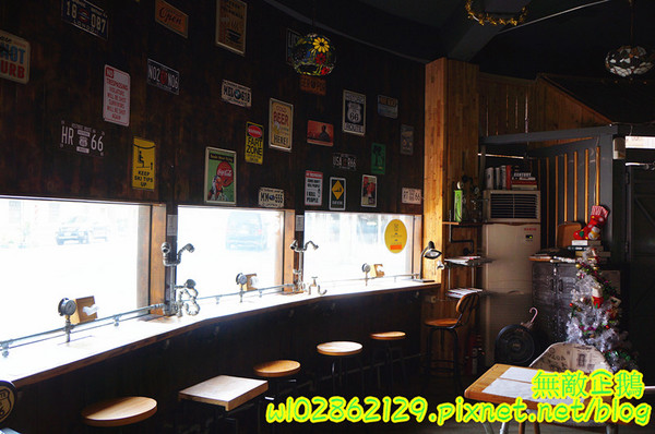 鐵木匠複合式餐廳：【台南-永康區】站著拍+坐著拍=怎麼拍都好看!~自拍神器《鐵木匠複合式餐廳》