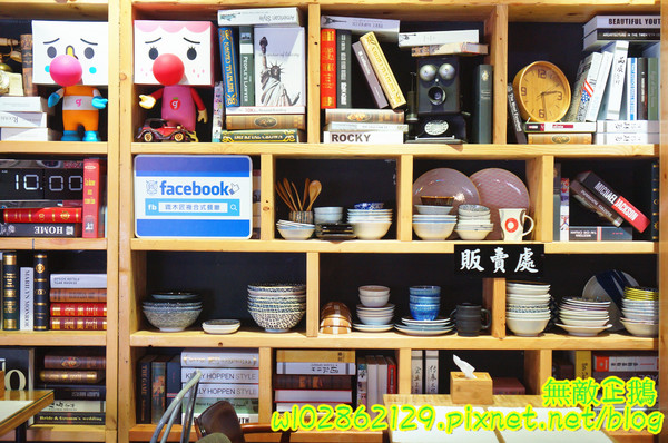 鐵木匠複合式餐廳：【台南-永康區】站著拍+坐著拍=怎麼拍都好看!~自拍神器《鐵木匠複合式餐廳》