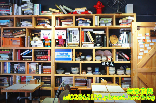 鐵木匠複合式餐廳：【台南-永康區】站著拍+坐著拍=怎麼拍都好看!~自拍神器《鐵木匠複合式餐廳》