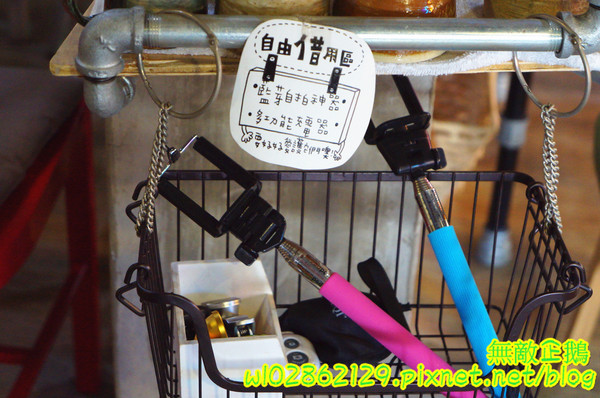 鐵木匠複合式餐廳：【台南-永康區】站著拍+坐著拍=怎麼拍都好看!~自拍神器《鐵木匠複合式餐廳》