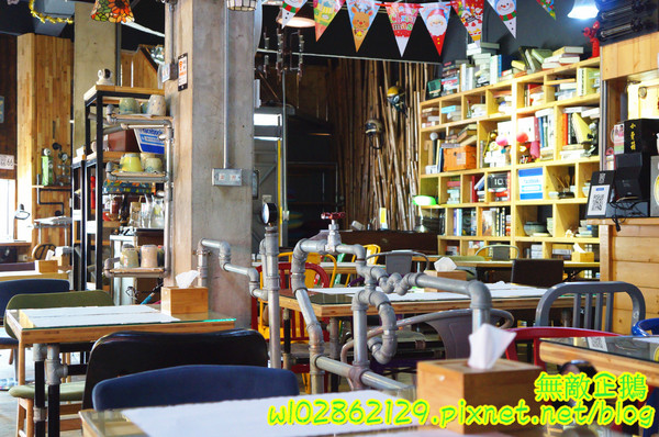 鐵木匠複合式餐廳：【台南-永康區】站著拍+坐著拍=怎麼拍都好看!~自拍神器《鐵木匠複合式餐廳》