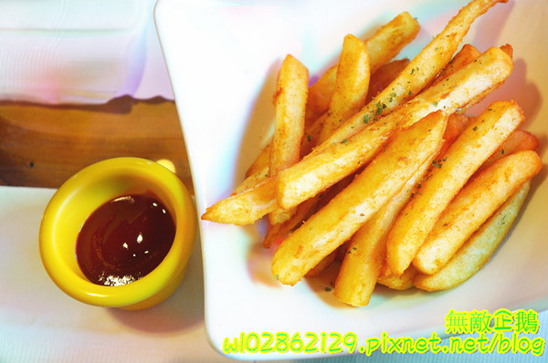 鐵木匠複合式餐廳：【台南-永康區】站著拍+坐著拍=怎麼拍都好看!~自拍神器《鐵木匠複合式餐廳》