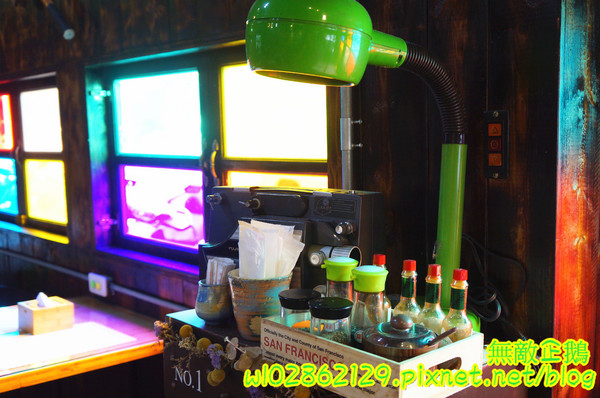 鐵木匠複合式餐廳：【台南-永康區】站著拍+坐著拍=怎麼拍都好看!~自拍神器《鐵木匠複合式餐廳》