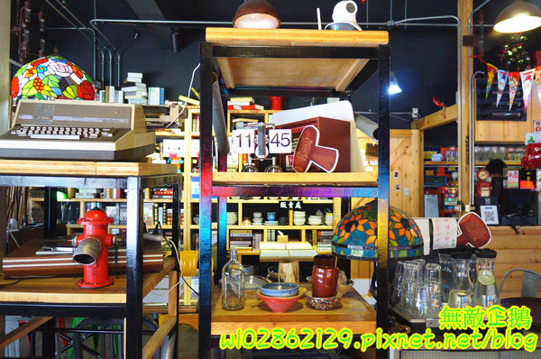 鐵木匠複合式餐廳：【台南-永康區】站著拍+坐著拍=怎麼拍都好看!~自拍神器《鐵木匠複合式餐廳》