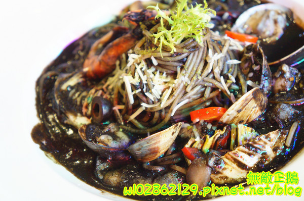 鐵木匠複合式餐廳：【台南-永康區】站著拍+坐著拍=怎麼拍都好看!~自拍神器《鐵木匠複合式餐廳》