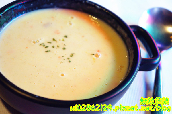 鐵木匠複合式餐廳：【台南-永康區】站著拍+坐著拍=怎麼拍都好看!~自拍神器《鐵木匠複合式餐廳》