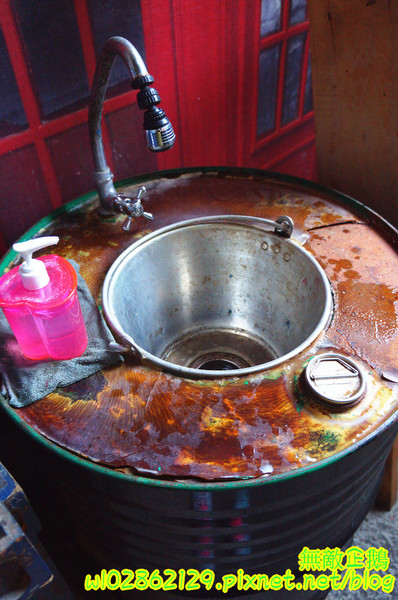 鐵木匠複合式餐廳：【台南-永康區】站著拍+坐著拍=怎麼拍都好看!~自拍神器《鐵木匠複合式餐廳》