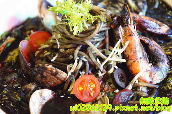 鐵木匠複合式餐廳：【台南-永康區】站著拍+坐著拍=怎麼拍都好看!~自拍神器《鐵木匠複合式餐廳》