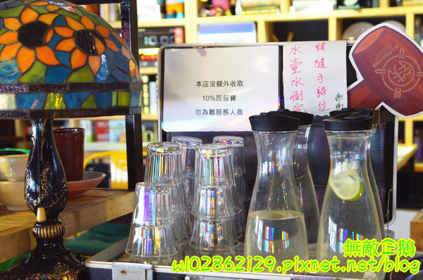 鐵木匠複合式餐廳：【台南-永康區】站著拍+坐著拍=怎麼拍都好看!~自拍神器《鐵木匠複合式餐廳》