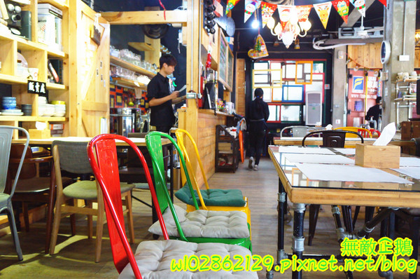 鐵木匠複合式餐廳：【台南-永康區】站著拍+坐著拍=怎麼拍都好看!~自拍神器《鐵木匠複合式餐廳》