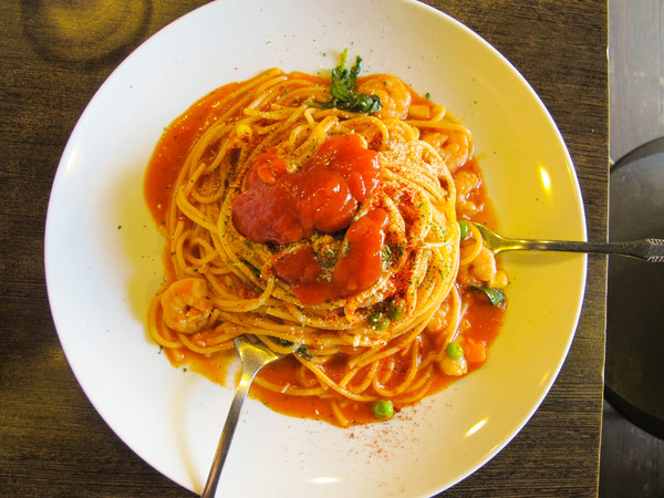 義麵屋:(胖樺食記)新北福和路巷弄小店義麵屋。飯麵各類樣式小品包羅萬象。兩百元即可外送。