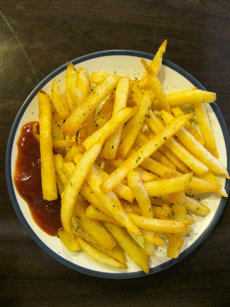 義麵屋:(胖樺食記)新北福和路巷弄小店義麵屋。飯麵各類樣式小品包羅萬象。兩百元即可外送。