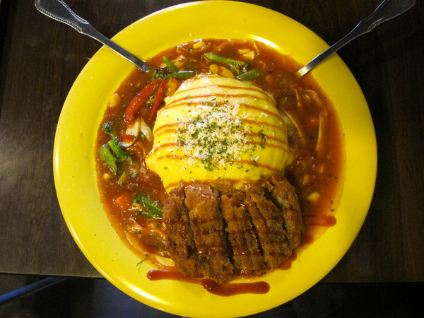 義麵屋:(胖樺食記)新北福和路巷弄小店義麵屋。飯麵各類樣式小品包羅萬象。兩百元即可外送。