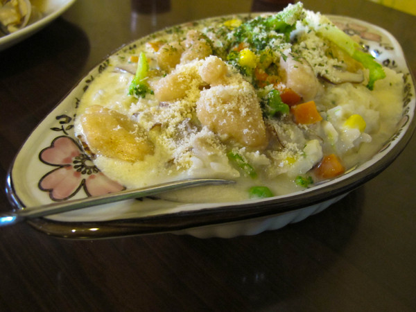 義麵屋:(胖樺食記)新北福和路巷弄小店義麵屋。飯麵各類樣式小品包羅萬象。兩百元即可外送。