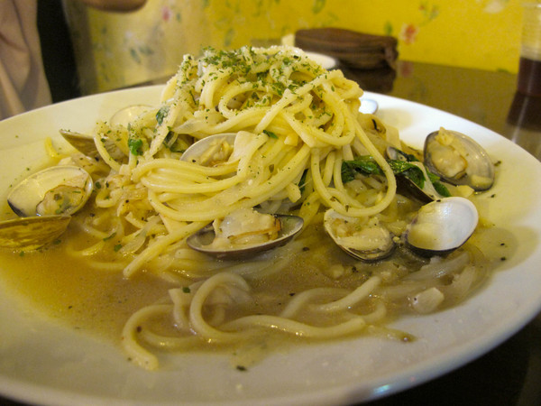 義麵屋:(胖樺食記)新北福和路巷弄小店義麵屋。飯麵各類樣式小品包羅萬象。兩百元即可外送。