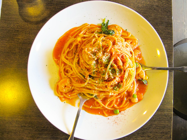 義麵屋:(胖樺食記)新北福和路巷弄小店義麵屋。飯麵各類樣式小品包羅萬象。兩百元即可外送。