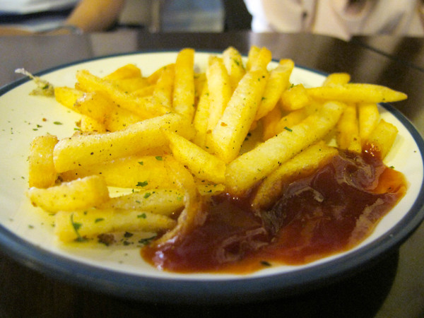 義麵屋:(胖樺食記)新北福和路巷弄小店義麵屋。飯麵各類樣式小品包羅萬象。兩百元即可外送。