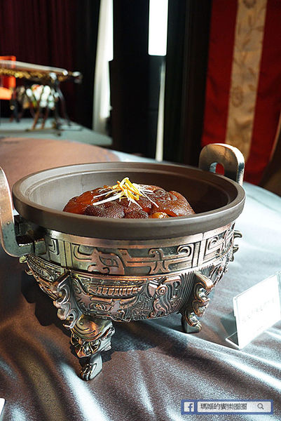 台北四七名人宴:◆台北微風信義。捷運市政府站【台北四七名人宴】民初盛宴極緻享受。宋美齡、張愛玲珍愛典藏名菜。星洲廚界教父黃清標&南京至尊廚王游海聯手來台獻藝