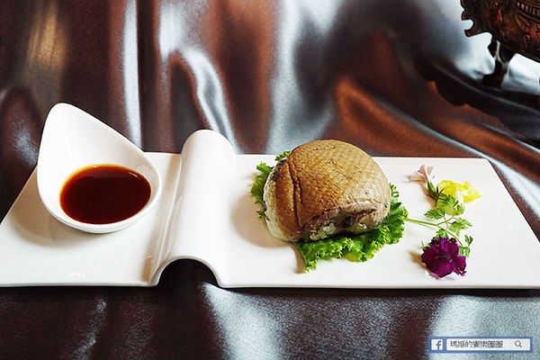 台北四七名人宴:◆台北微風信義。捷運市政府站【台北四七名人宴】民初盛宴極緻享受。宋美齡、張愛玲珍愛典藏名菜。星洲廚界教父黃清標&南京至尊廚王游海聯手來台獻藝